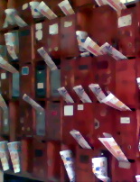 Брошури в пощенските кутии в жилищен блок
